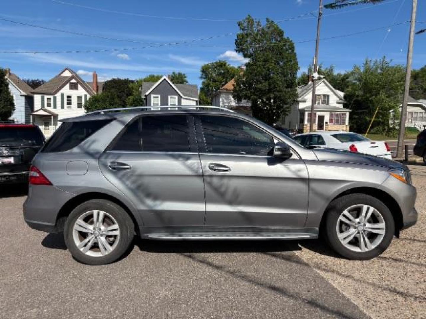2015 Iridium Silver Metallic Mercedes-Benz ML 350 4MATIC (4JGDA5HB7FA) with an 3.5L V-6 gasoline direct injection engine, located at 745 S Robert St, St. Paul, MN, 55107, (651) 222-2991, 44.923389, -93.081215 - Photo#9