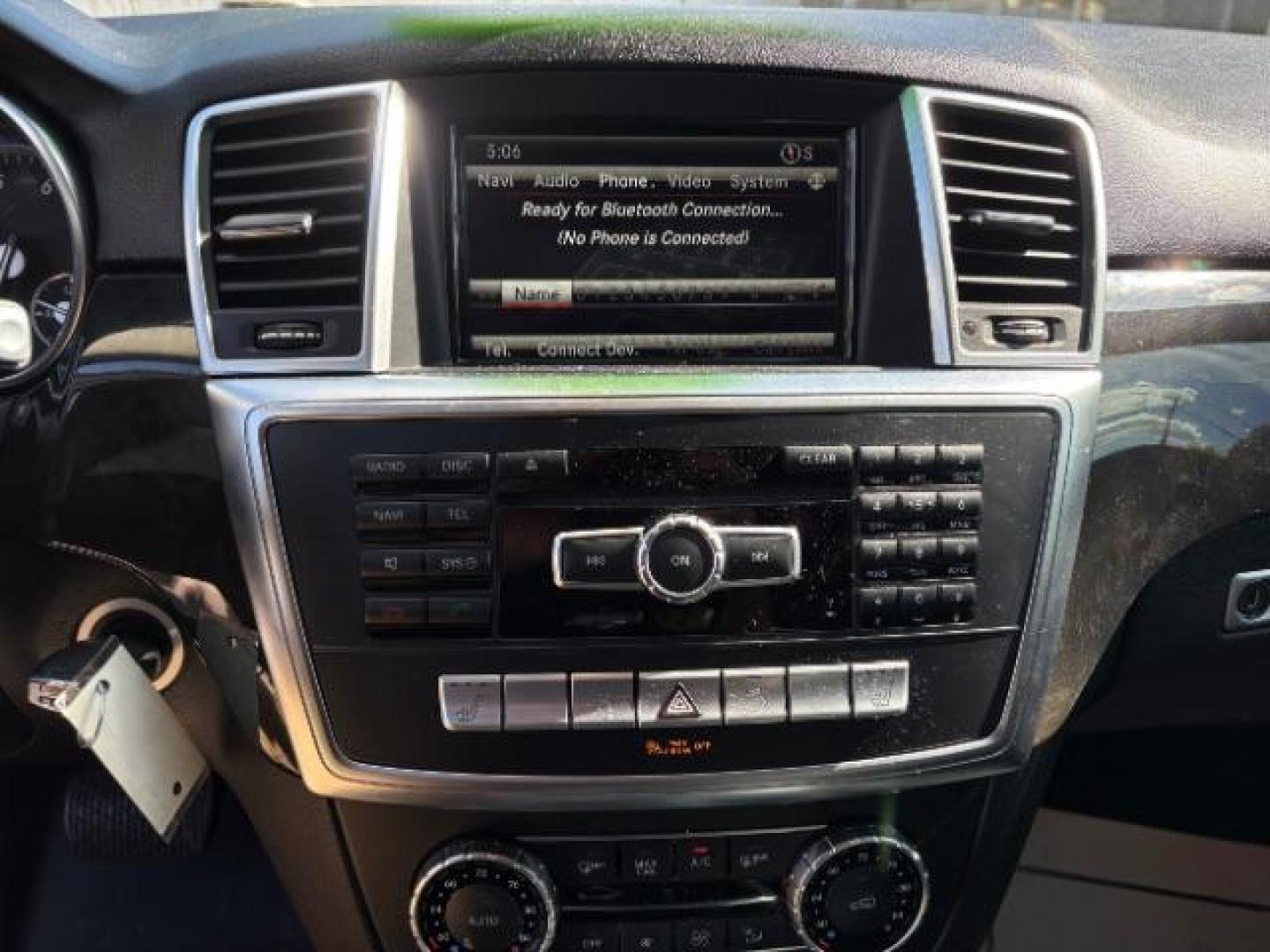 2015 Iridium Silver Metallic Mercedes-Benz ML 350 4MATIC (4JGDA5HB7FA) with an 3.5L V-6 gasoline direct injection engine, located at 745 S Robert St, St. Paul, MN, 55107, (651) 222-2991, 44.923389, -93.081215 - Photo#17