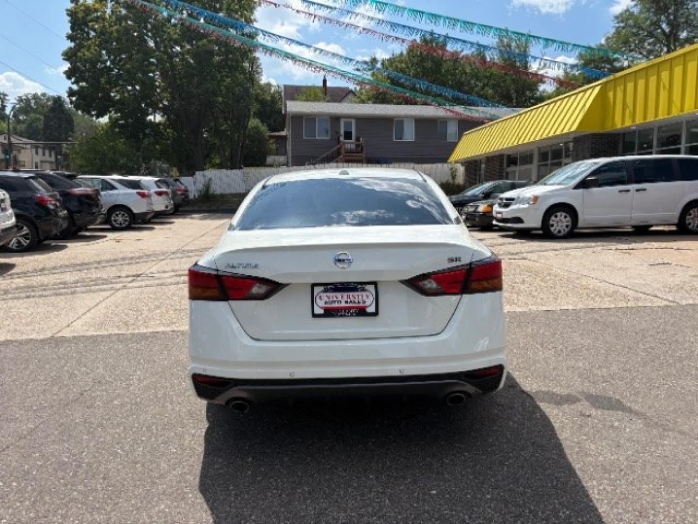 2021 Pearl White Tricoat Nissan Altima SR FWD (1N4BL4CV2MN) with an 2.5L I-4 gasoline direct injection engine, located at 745 S Robert St, St. Paul, MN, 55107, (651) 222-2991, 44.923389, -93.081215- Photo#5