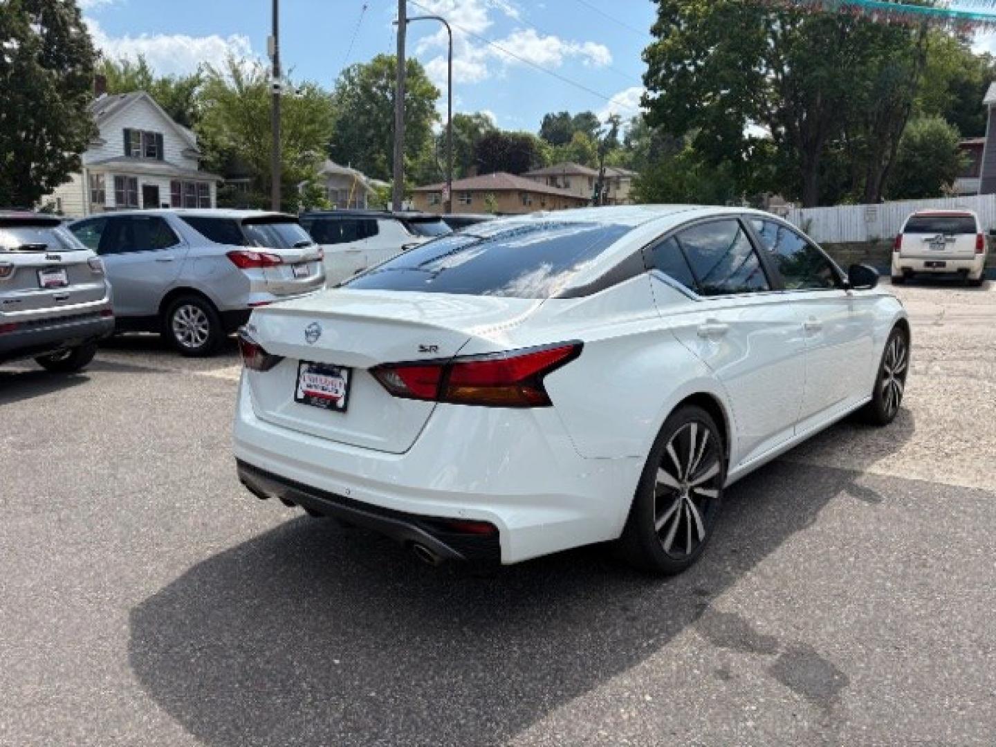 2021 Pearl White Tricoat Nissan Altima SR FWD (1N4BL4CV2MN) with an 2.5L I-4 gasoline direct injection engine, located at 745 S Robert St, St. Paul, MN, 55107, (651) 222-2991, 44.923389, -93.081215- Photo#6