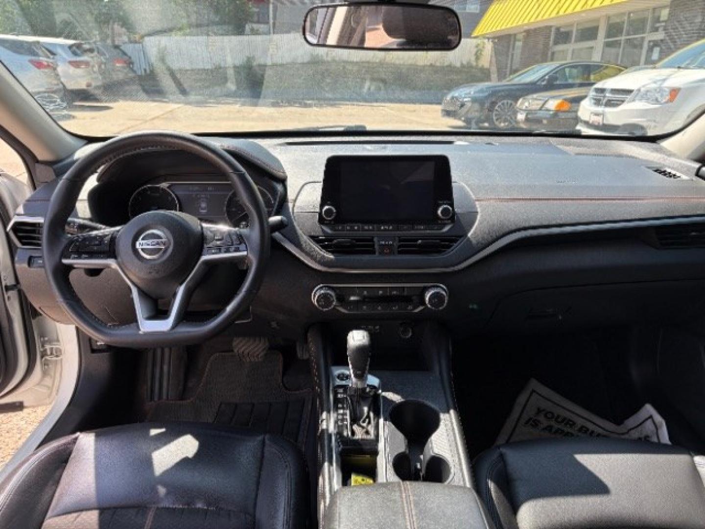 2021 Pearl White Tricoat Nissan Altima SR FWD (1N4BL4CV2MN) with an 2.5L I-4 gasoline direct injection engine, located at 745 S Robert St, St. Paul, MN, 55107, (651) 222-2991, 44.923389, -93.081215- Photo#11