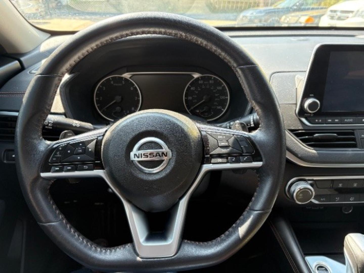 2021 Pearl White Tricoat Nissan Altima SR FWD (1N4BL4CV2MN) with an 2.5L I-4 gasoline direct injection engine, located at 745 S Robert St, St. Paul, MN, 55107, (651) 222-2991, 44.923389, -93.081215- Photo#12