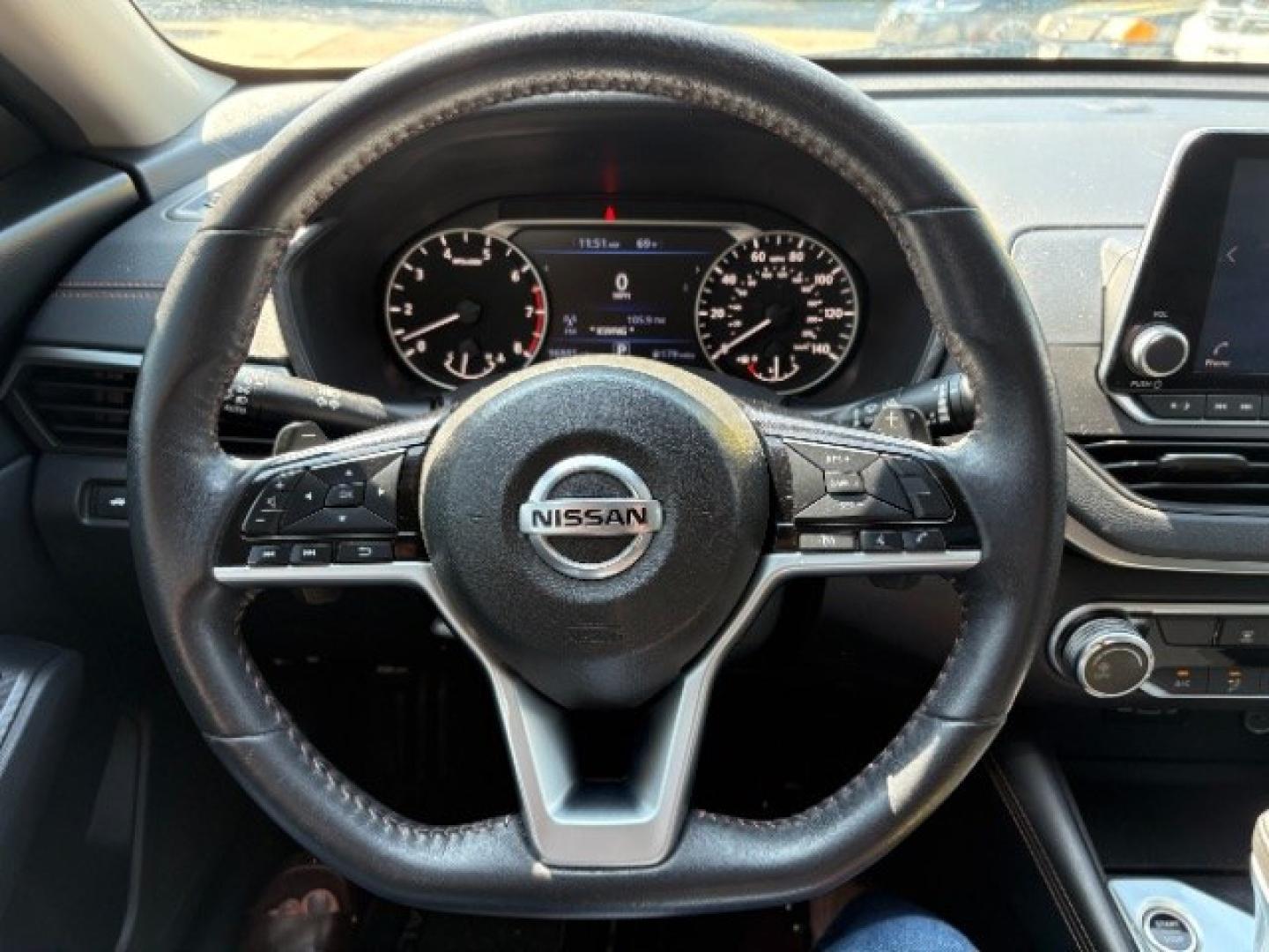 2021 Pearl White Tricoat Nissan Altima SR FWD (1N4BL4CV2MN) with an 2.5L I-4 gasoline direct injection engine, located at 745 S Robert St, St. Paul, MN, 55107, (651) 222-2991, 44.923389, -93.081215- Photo#14