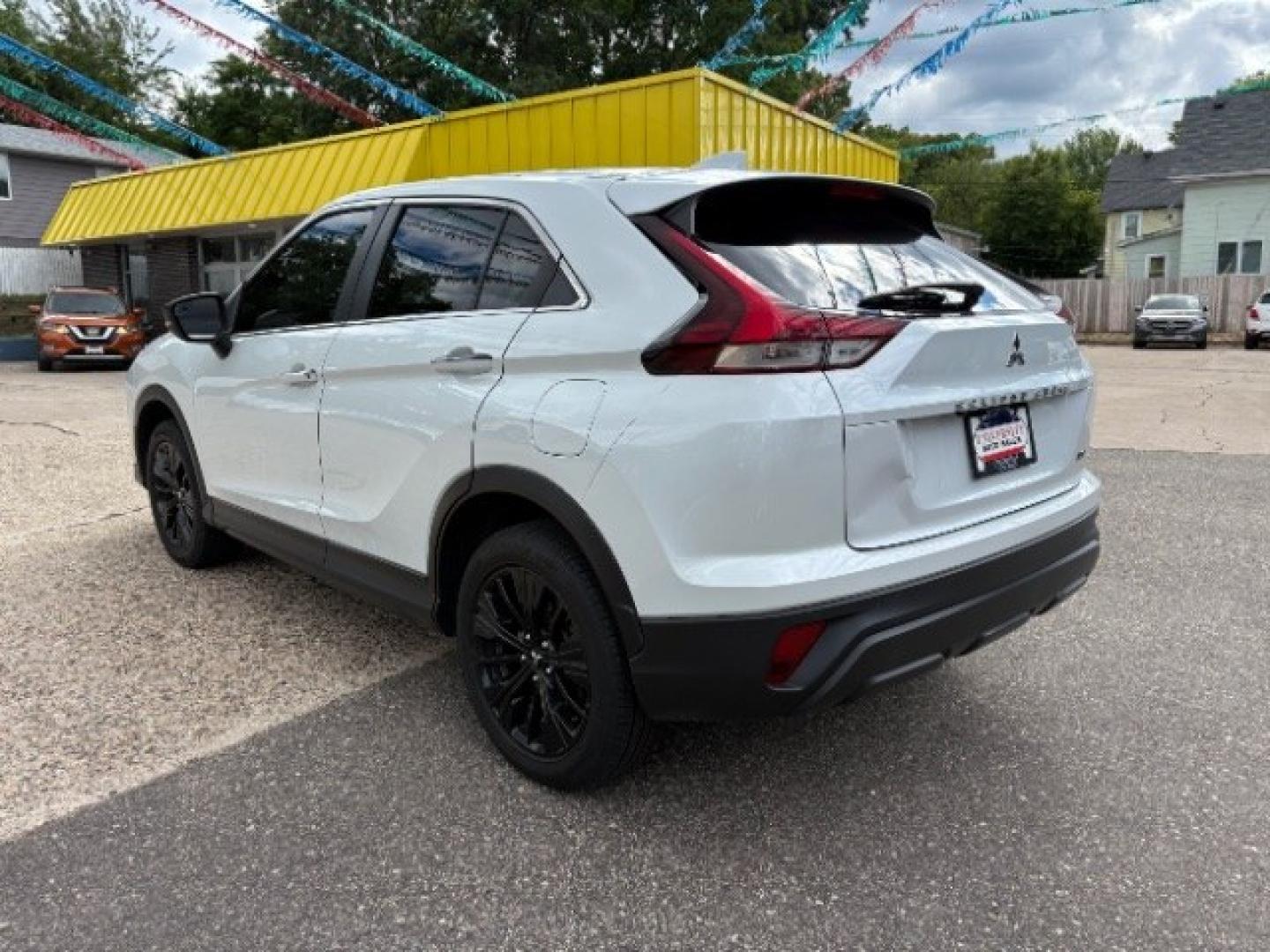 2022 White Diamond Mitsubishi Eclipse Cross LE S-AWC (JA4ATVAAXNZ) with an 1.5L I-4 gasoline direct injection engine, located at 745 S Robert St, St. Paul, MN, 55107, (651) 222-2991, 44.923389, -93.081215- Photo#4