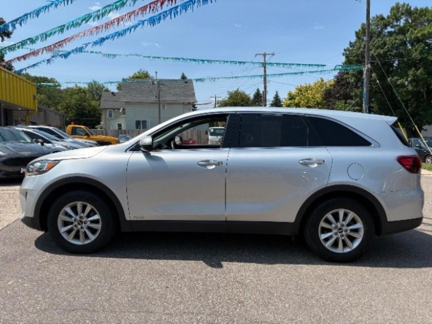2019 Snow White Pearl Kia Sorento 2.4L LX (5XYPGDA38KG) with an 2.4L I-4 gasoline direct injection engine, located at 745 S Robert St, St. Paul, MN, 55107, (651) 222-2991, 44.923389, -93.081215- Photo#3