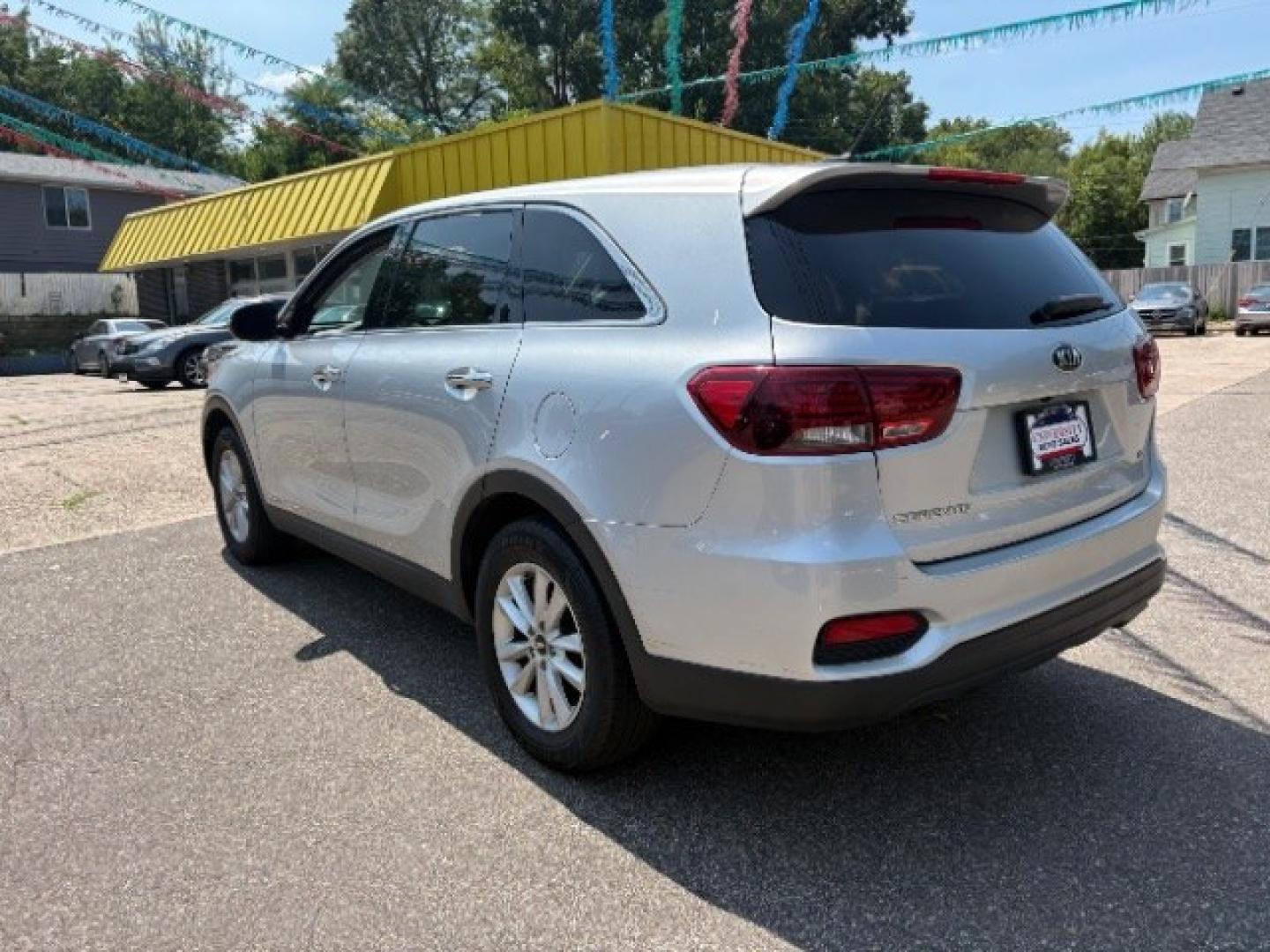 2019 Snow White Pearl Kia Sorento 2.4L LX (5XYPGDA38KG) with an 2.4L I-4 gasoline direct injection engine, located at 745 S Robert St, St. Paul, MN, 55107, (651) 222-2991, 44.923389, -93.081215- Photo#4