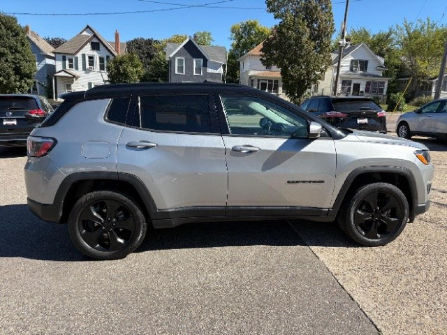 2020 Billet Silver Metallic Clearcoat Jeep Compass Altitude 4x4 (3C4NJDBB7LT) with an Tigershark MultiAir 2.4L I-4 variable valve contro engine, located at 745 S Robert St, St. Paul, MN, 55107, (651) 222-2991, 44.923389, -93.081215- Photo#8