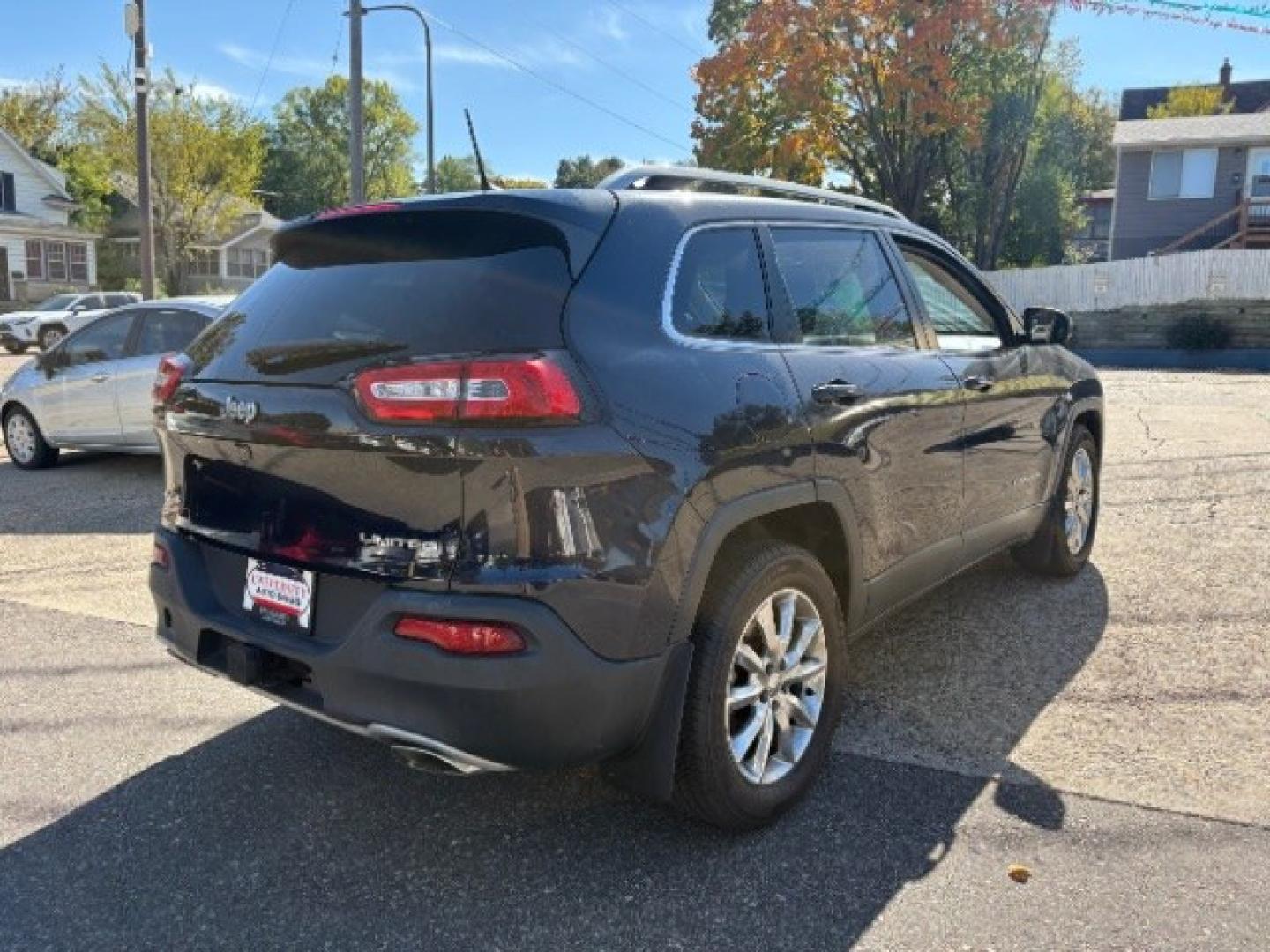 2016 True Blue Pearl Jeep Cherokee Limited (1C4PJMDSXGW) , located at 745 S Robert St, St. Paul, MN, 55107, (651) 222-2991, 44.923389, -93.081215- Photo#6