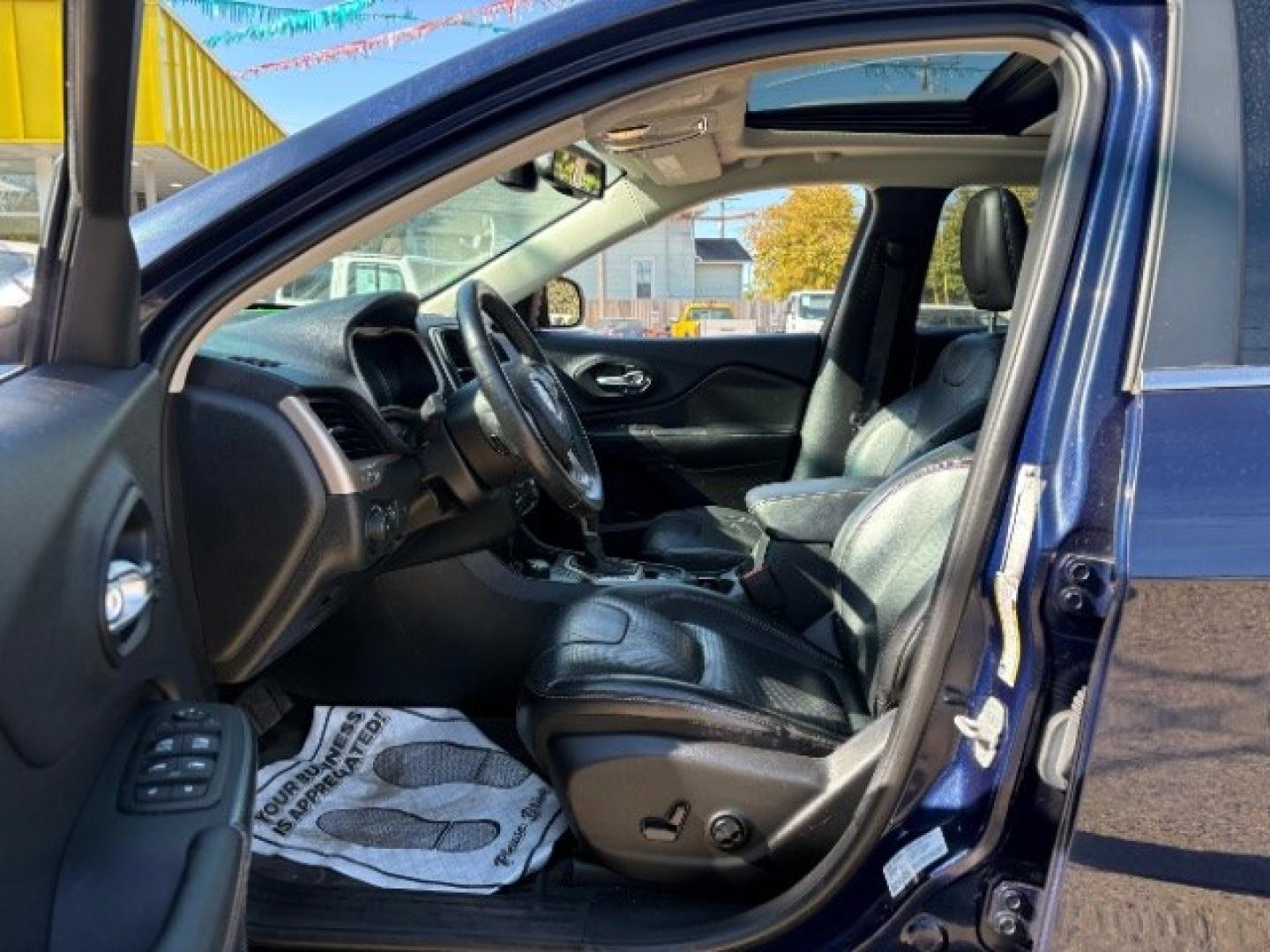 2016 True Blue Pearl Jeep Cherokee Limited (1C4PJMDSXGW) , located at 745 S Robert St, St. Paul, MN, 55107, (651) 222-2991, 44.923389, -93.081215- Photo#8