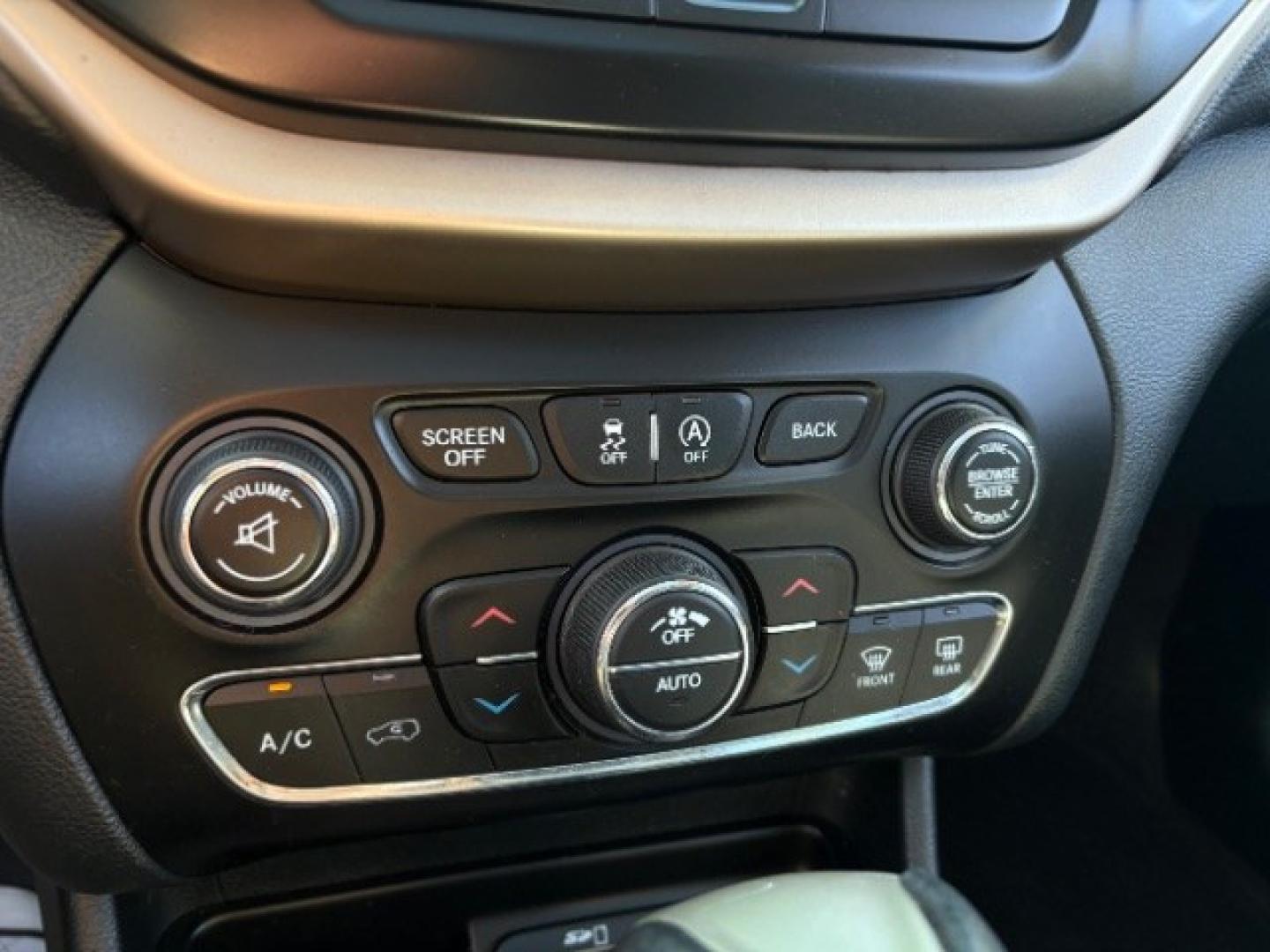 2016 True Blue Pearl Jeep Cherokee Limited (1C4PJMDSXGW) , located at 745 S Robert St, St. Paul, MN, 55107, (651) 222-2991, 44.923389, -93.081215- Photo#15