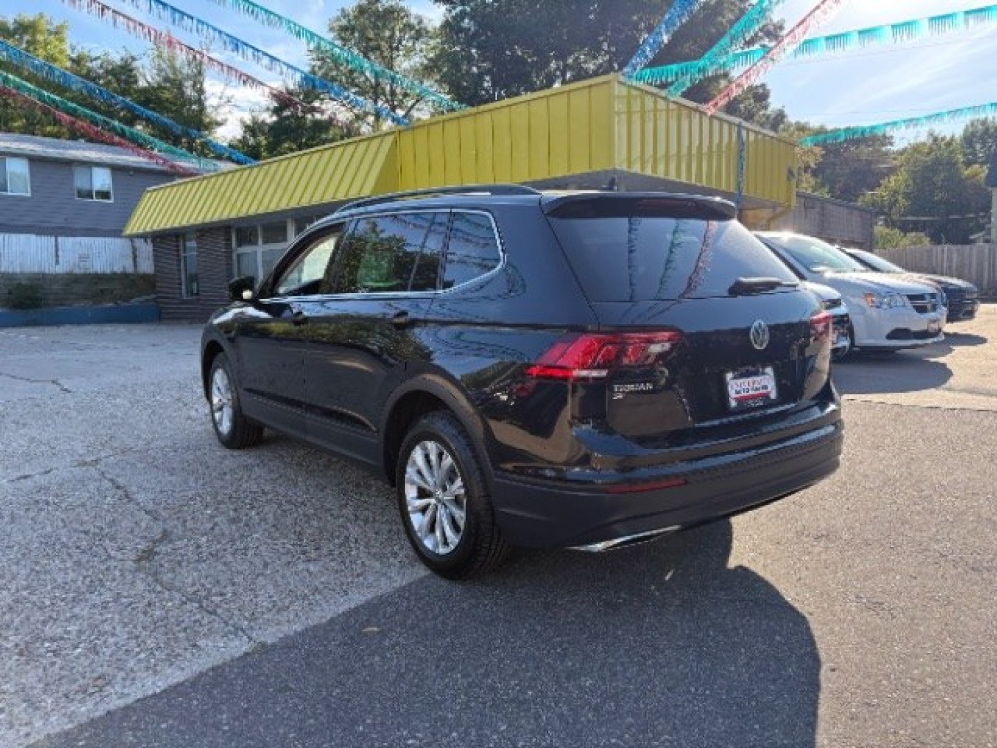 2019 Deep Black Pearl Volkswagen Tiguan 2.0T SE | 2.0T SEL | 2.0T SEL R-Line | 2.0T SEL R-Line Black (3VV2B7AXXKM) with an 2L I-4 direct injection engine, located at 745 S Robert St, St. Paul, MN, 55107, (651) 222-2991, 44.923389, -93.081215- Photo#4