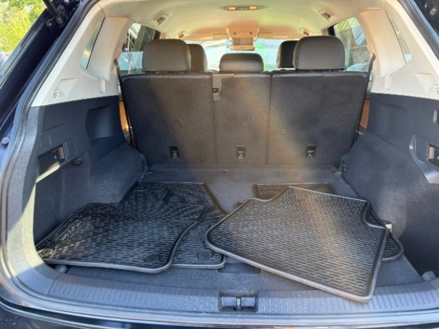 2019 Deep Black Pearl Volkswagen Tiguan 2.0T SE | 2.0T SEL | 2.0T SEL R-Line | 2.0T SEL R-Line Black (3VV2B7AXXKM) with an 2L I-4 direct injection engine, located at 745 S Robert St, St. Paul, MN, 55107, (651) 222-2991, 44.923389, -93.081215- Photo#7
